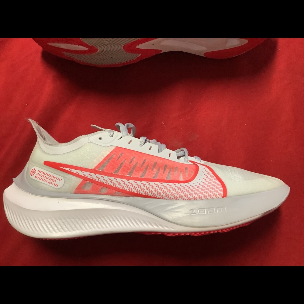 Women’s Nike Zoom Grafity Pure Platinum Training Sneakers.  Size: 9